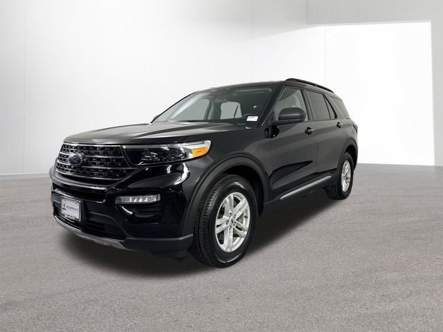 Used 2023 Ford Explorer XLT w/ Equipment Group 202A AWD/4WD image 2