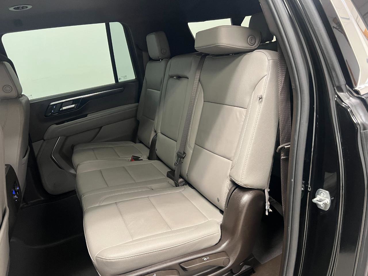 Used 2025 Chevrolet Suburban LT image 28