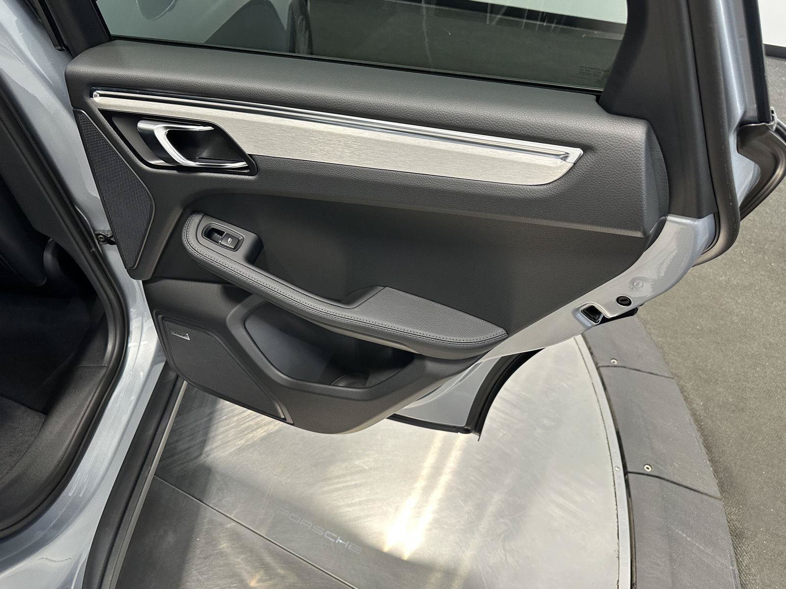New 2026 Porsche Macan AWD/4WD image 39