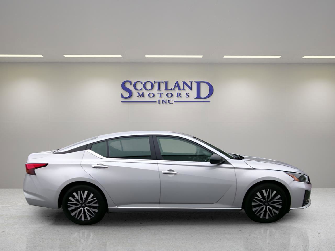 Used 2024 Nissan Altima 2.5 SV FWD image 5