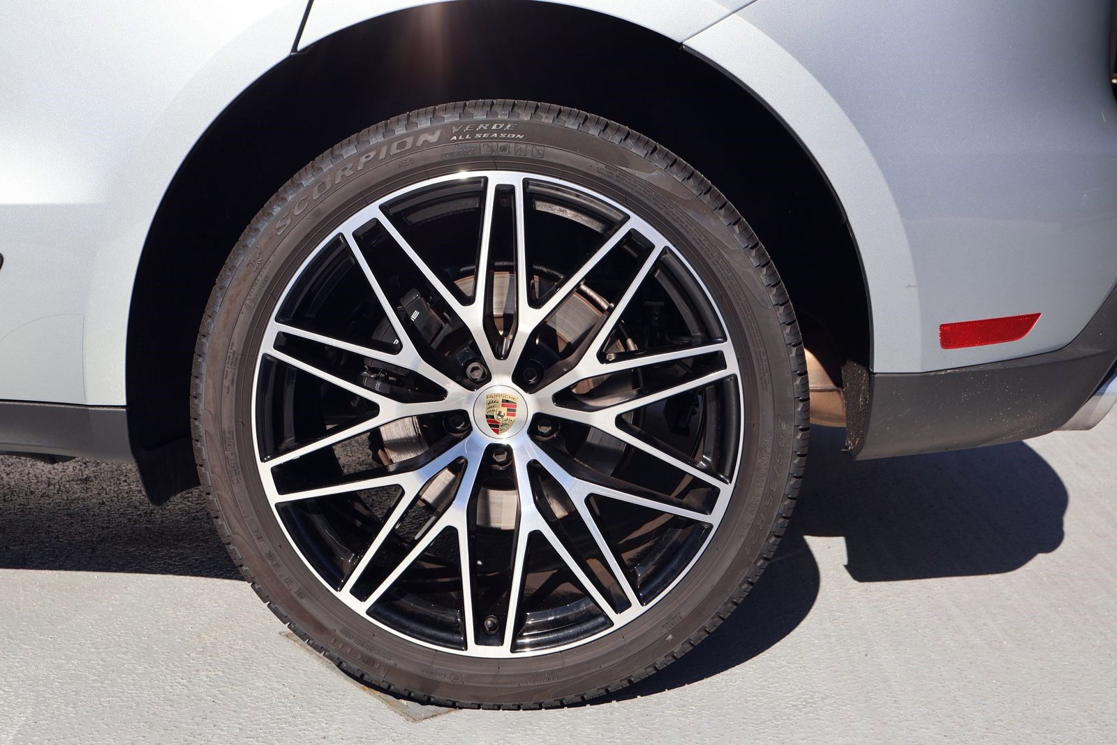 Certified 2025 Porsche Macan image 26