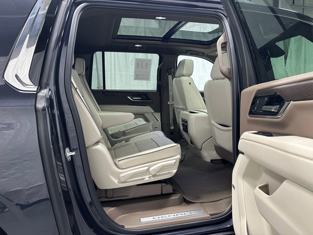 Used 2025 GMC Yukon XL Denali w/ Sun & Power Step Package AWD/4WD image 49
