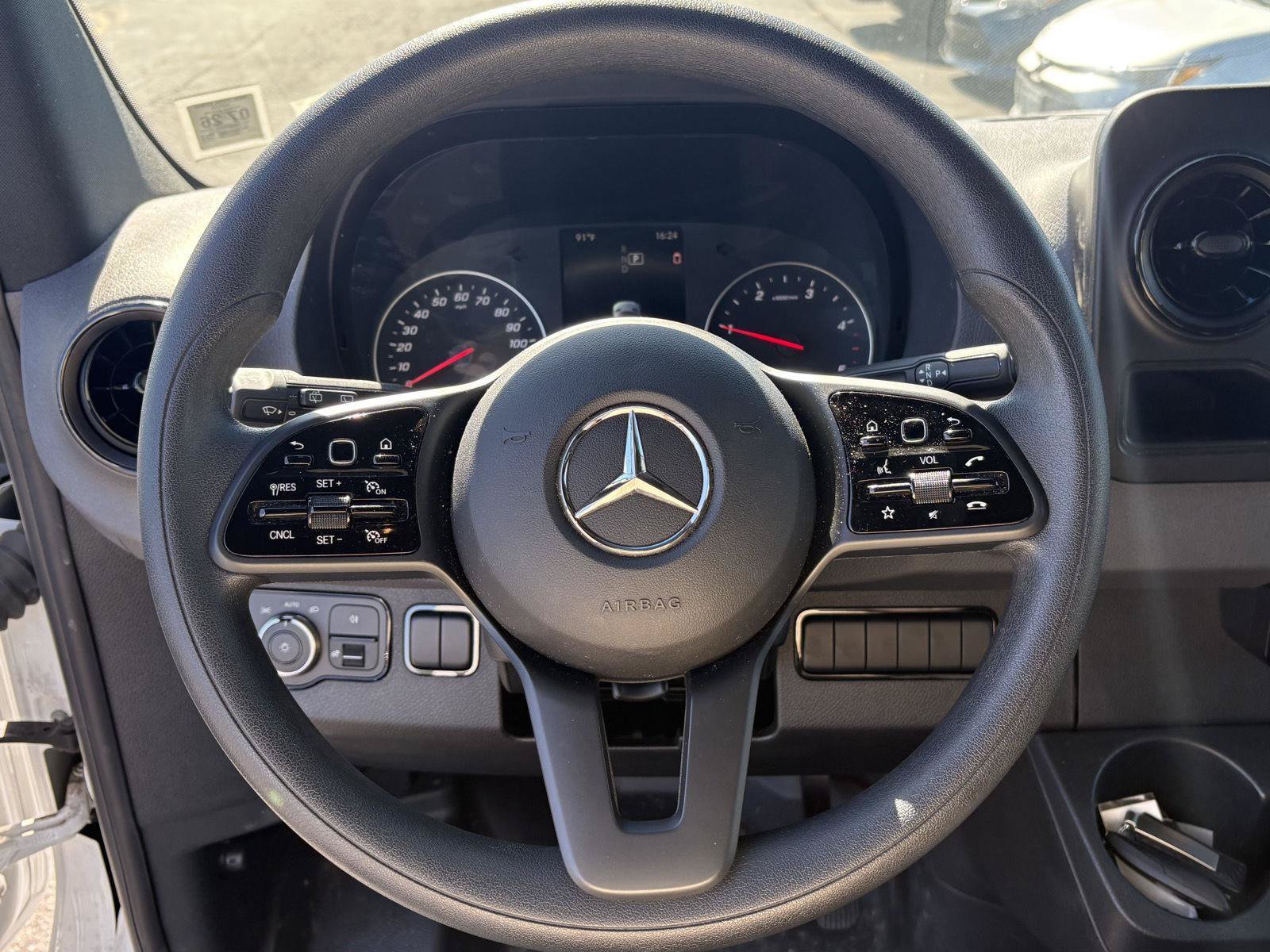 Used 2024 Mercedes-Benz Sprinter 2500 image 9