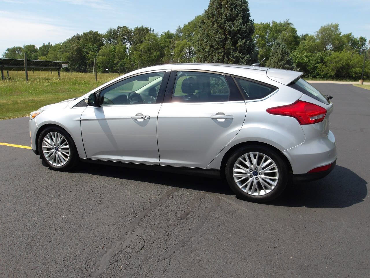 Used 2015 Ford Focus Titanium FWD image 12