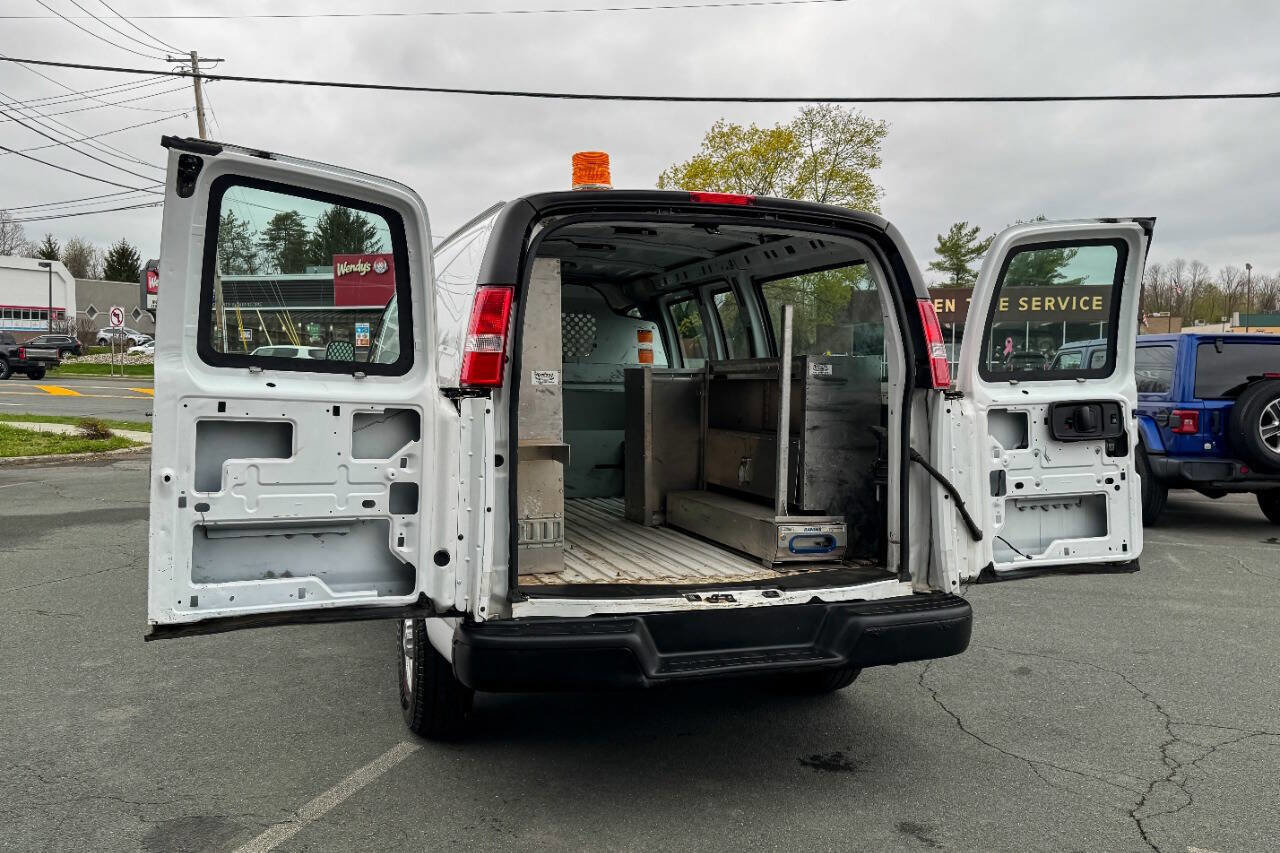 Used 2016 Chevrolet Express 2500 RWD image 17