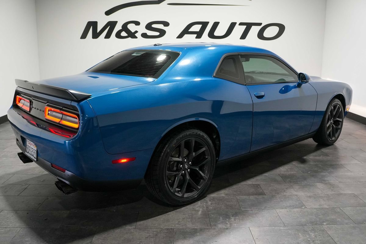Used 2020 Dodge Challenger SXT w/ Driver Convenience Group RWD image 5