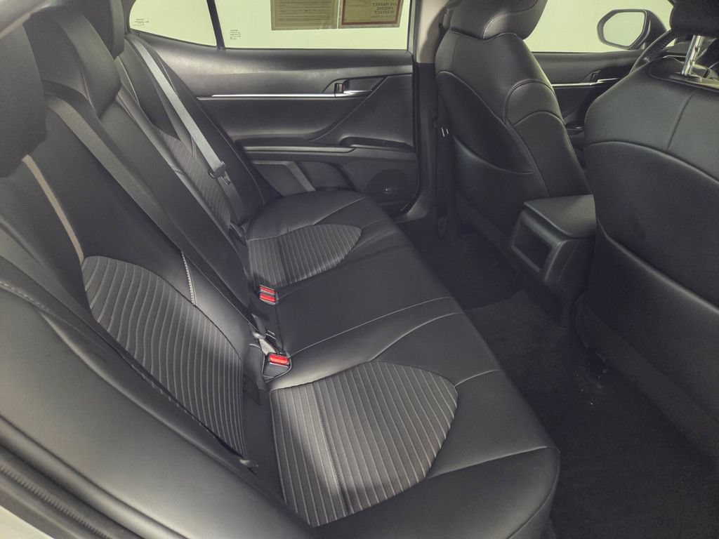 Used 2022 Toyota Camry SE FWD image 29