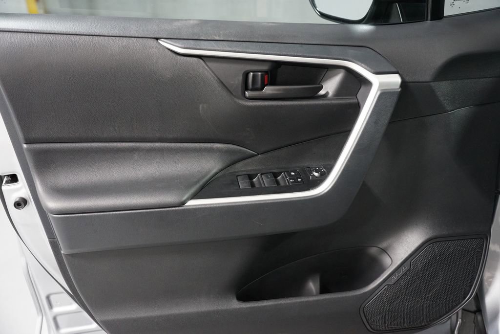 Certified 2025 Toyota RAV4 LE image 28