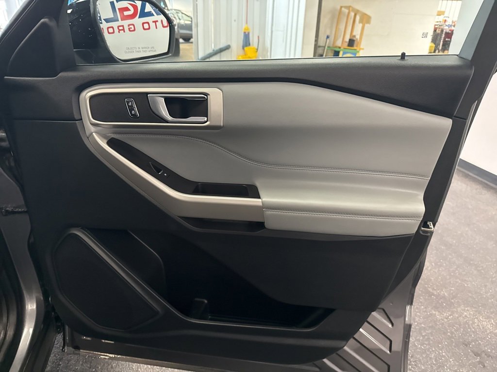 Used 2022 Ford Explorer XLT w/ Equipment Group 202A image 43