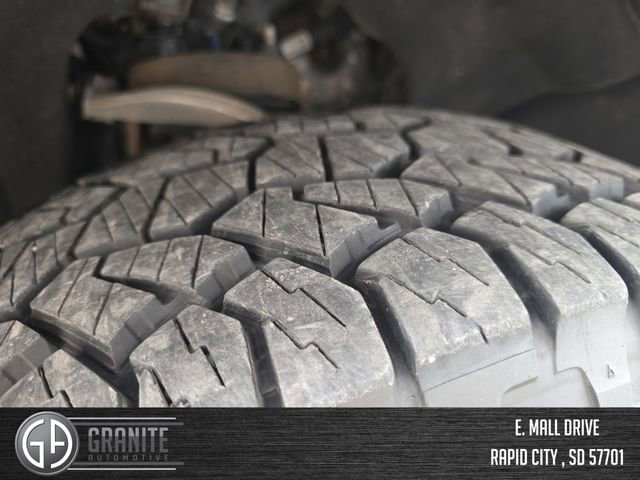 Used 2024 GMC Yukon XL SLT image 27