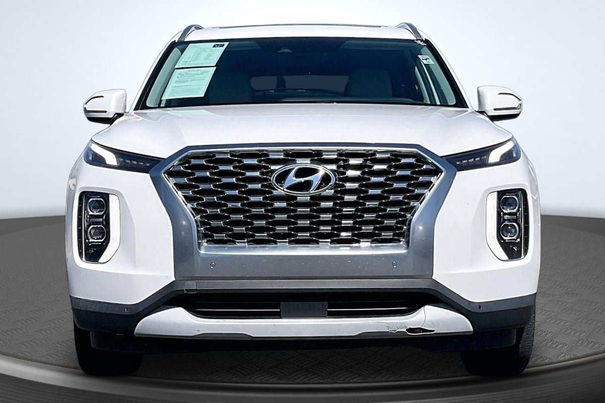 Used 2020 Hyundai Palisade SEL w/ Premium Package FWD image 3