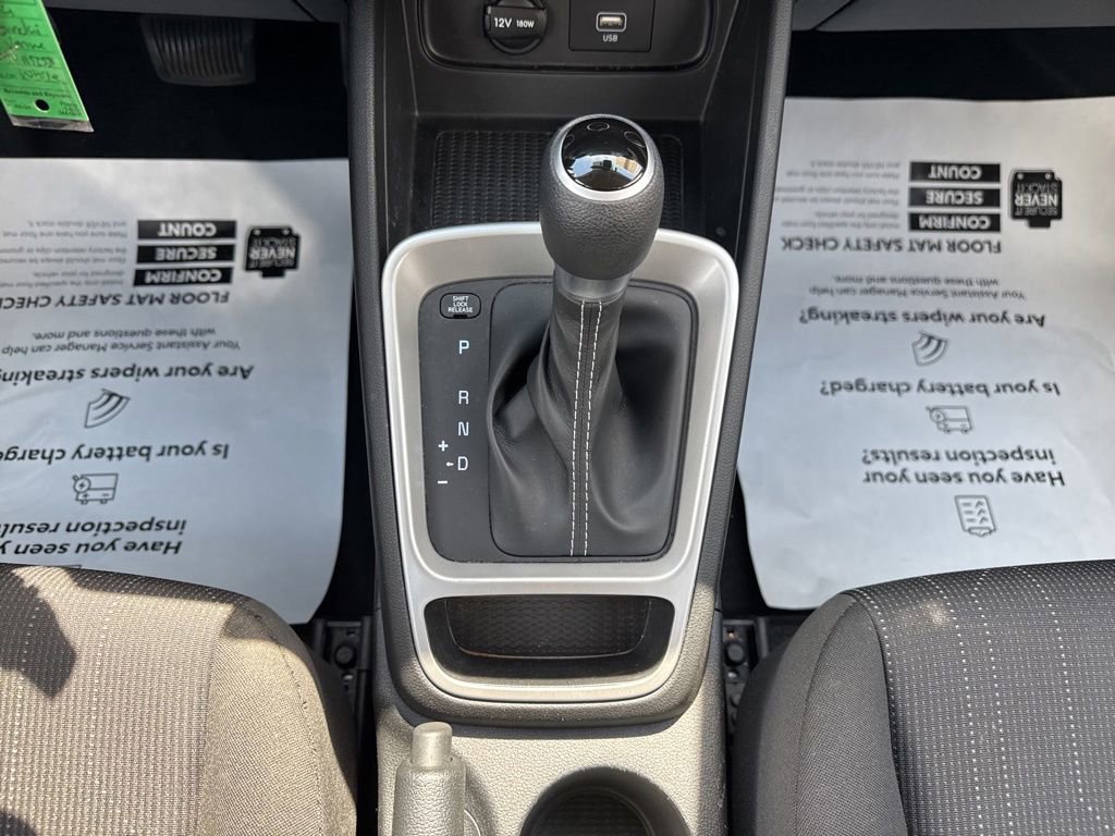 Used 2021 Hyundai Venue SE FWD image 24