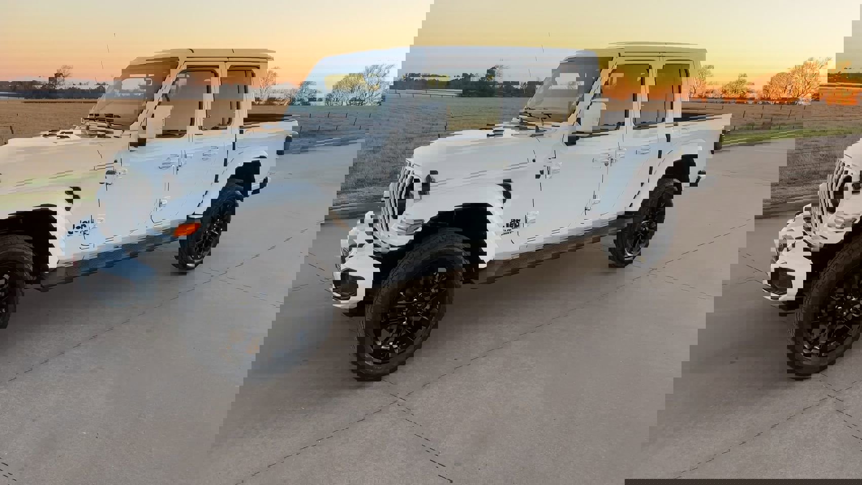 Used 2023 Jeep Gladiator Overland image 5