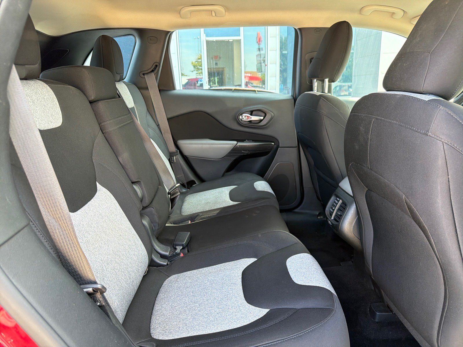 Used 2014 Jeep Cherokee Sport FWD image 23