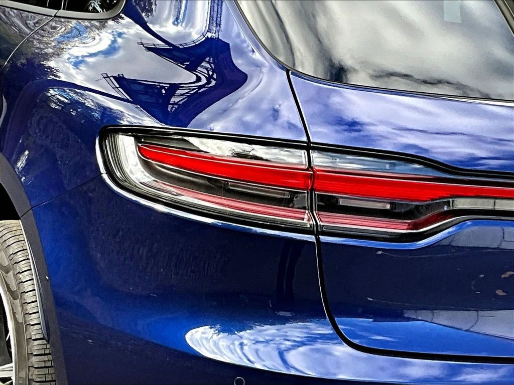 Used 2025 Porsche Macan image 31