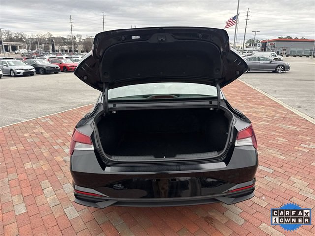 Used 2023 Hyundai Elantra SEL image 29