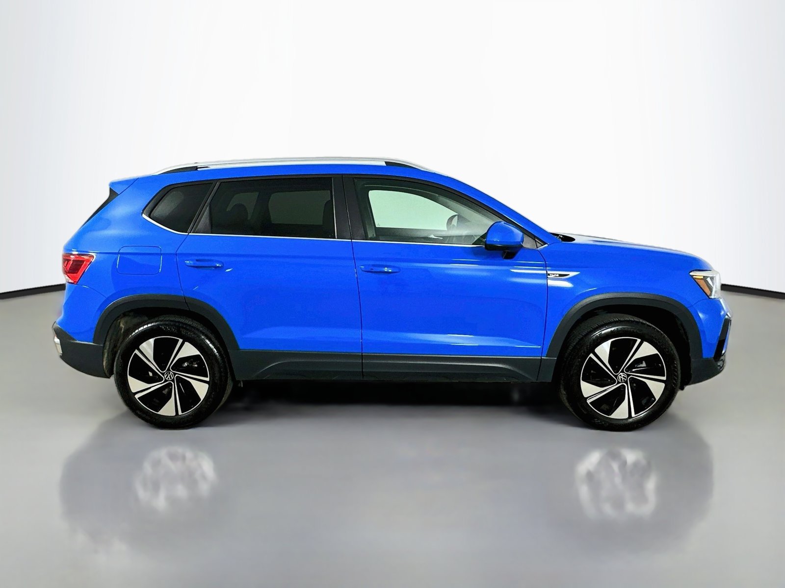 Used 2024 Volkswagen Taos SE AWD/4WD image 4