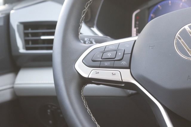 Used 2024 Volkswagen Taos SEL image 20