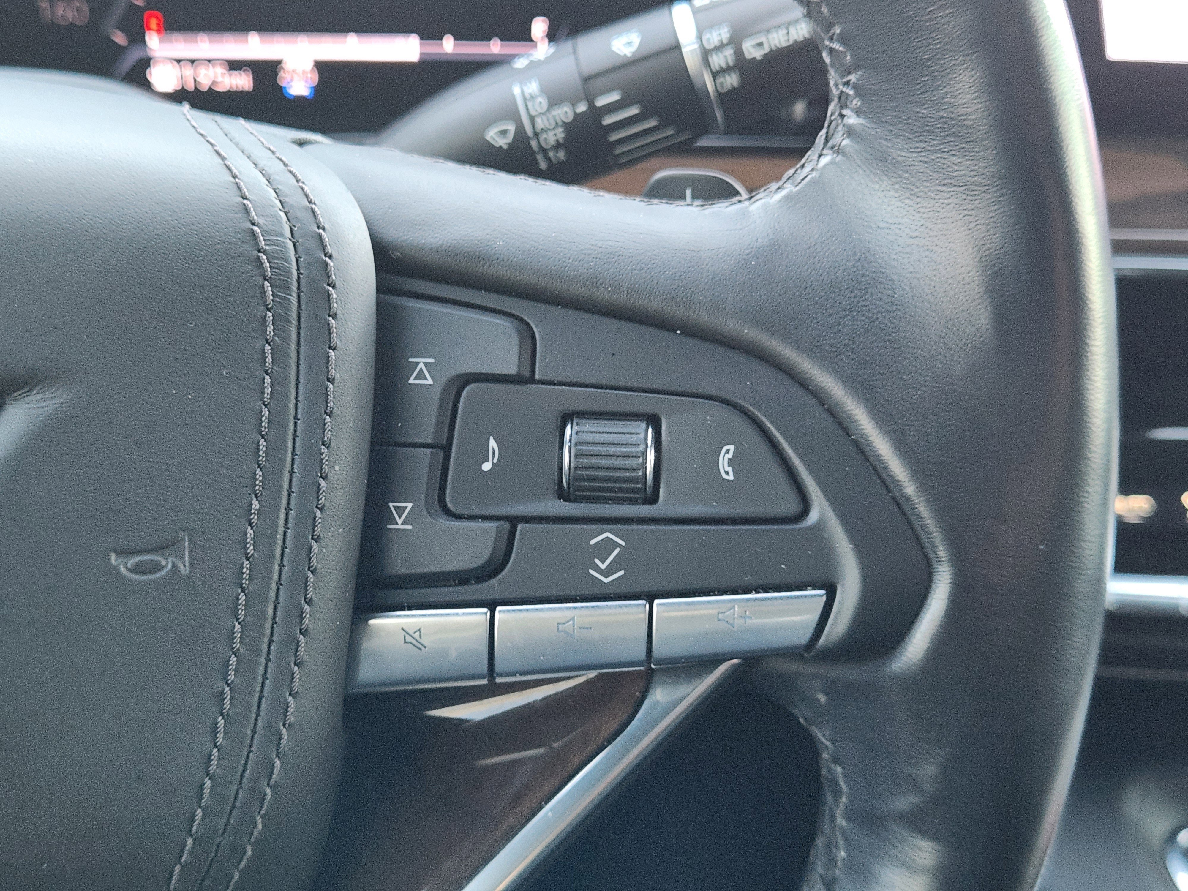 Used 2023 Cadillac Escalade Sport Platinum w/ LPO, ONYX Package image 29