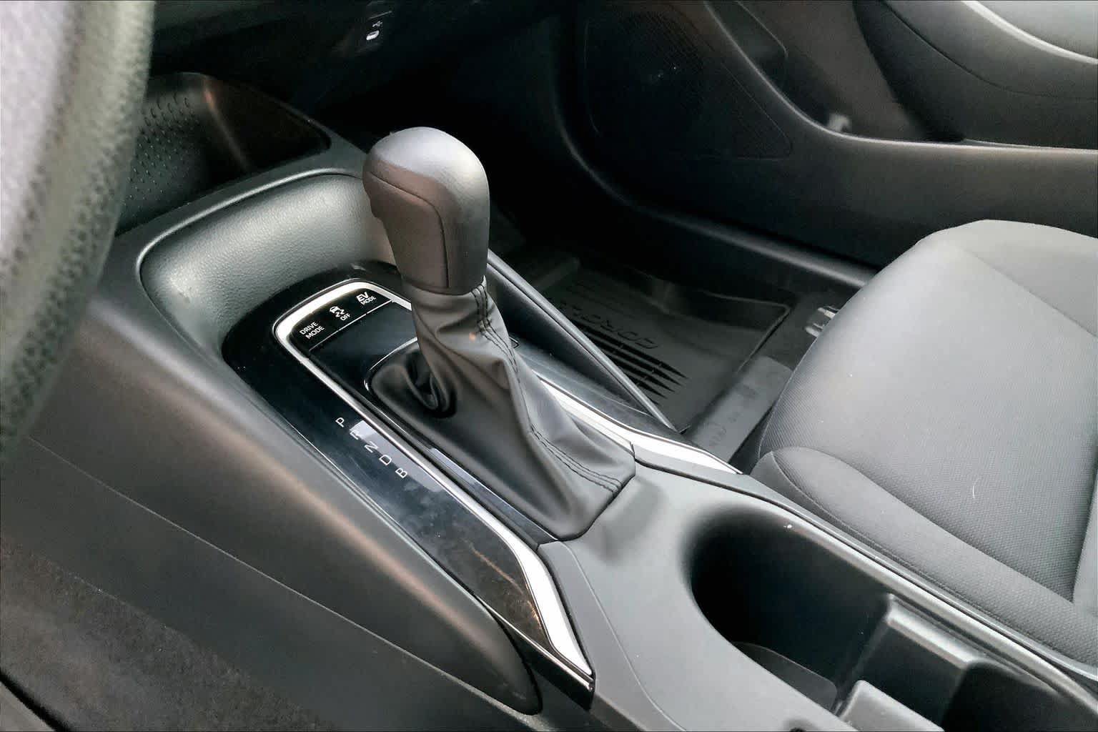 Used 2025 Toyota Corolla LE FWD image 15