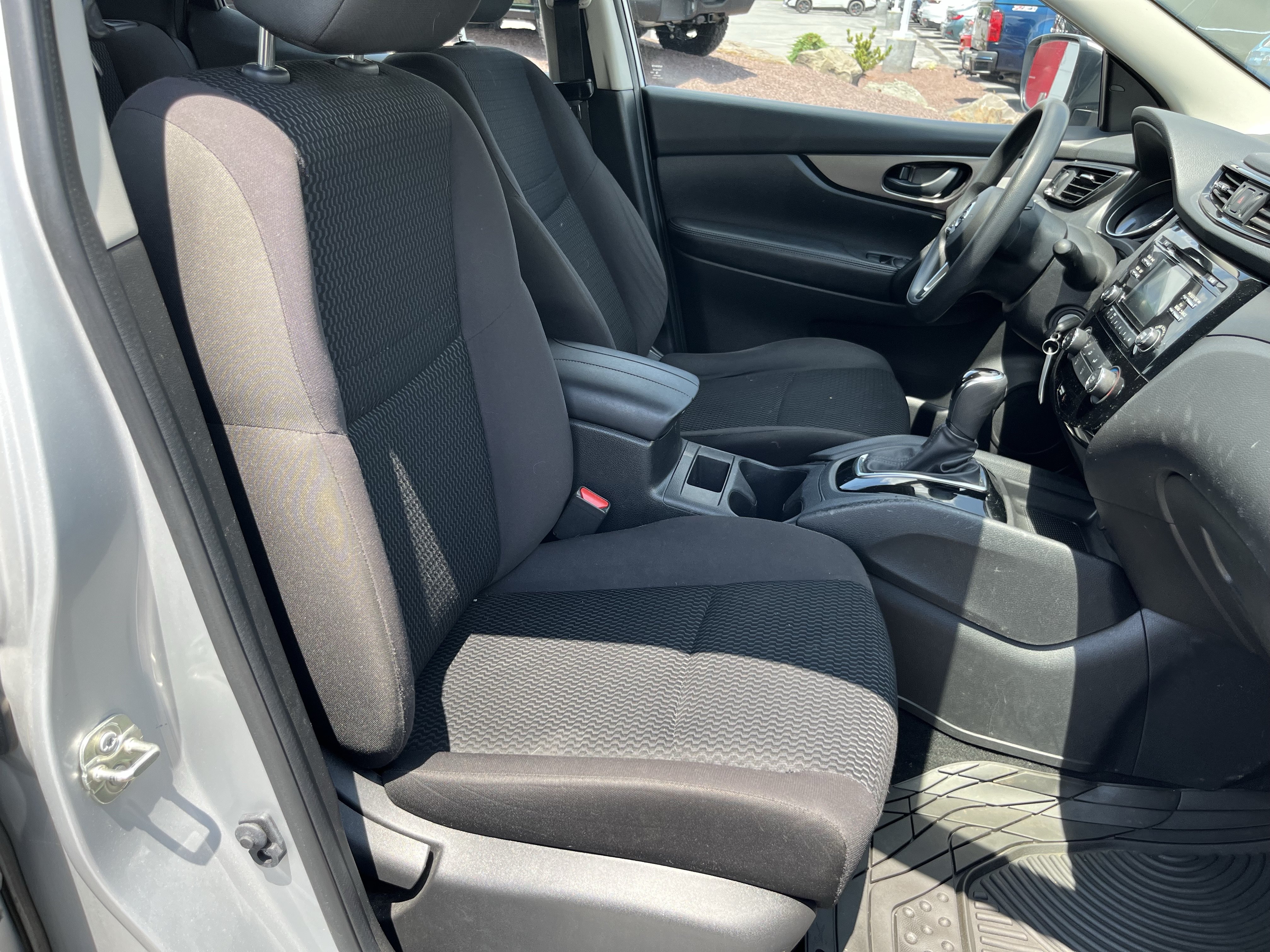 Used 2018 Nissan Rogue Sport S AWD/4WD image 3