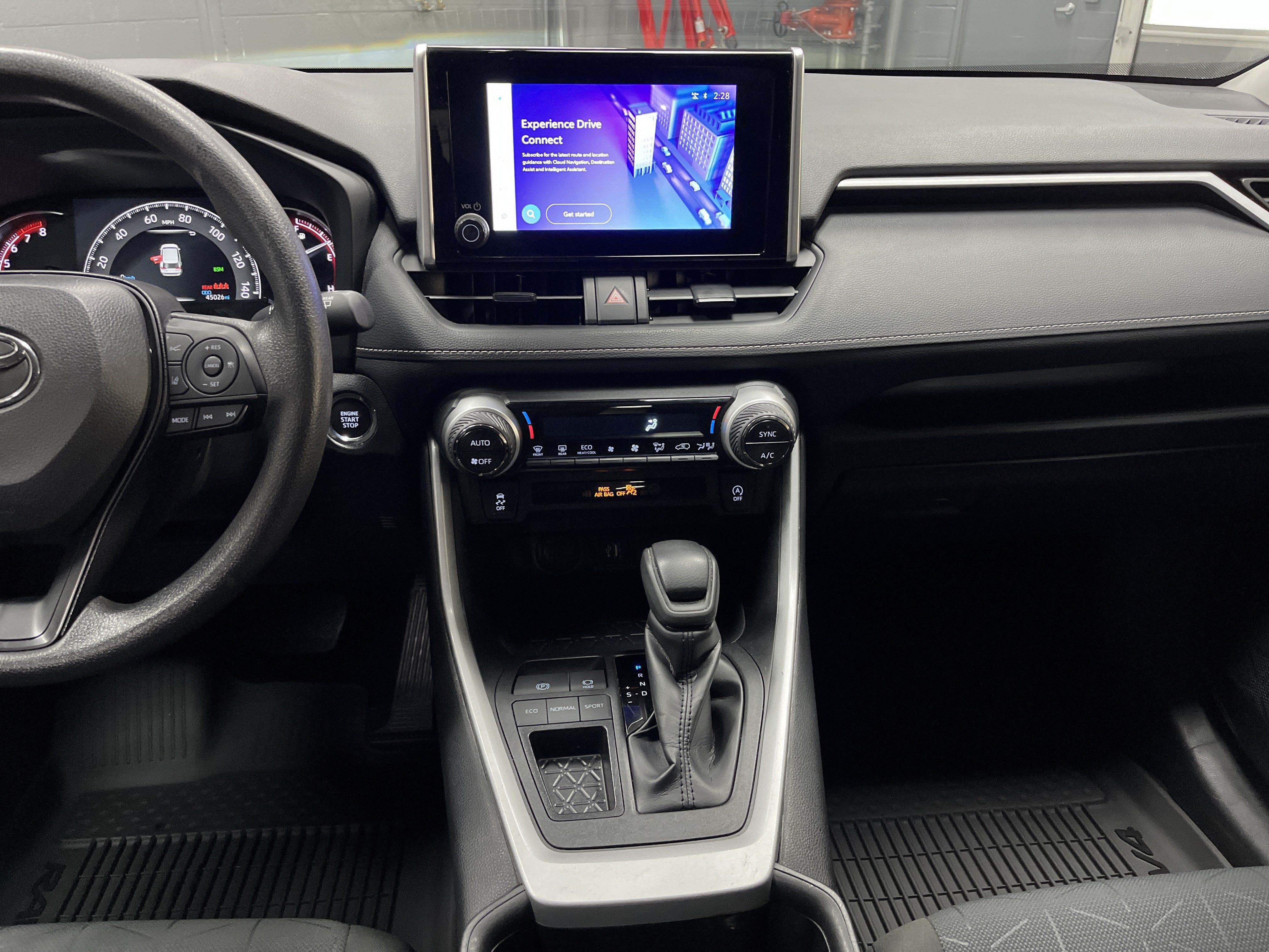 Used 2025 Toyota RAV4 XLE FWD image 29
