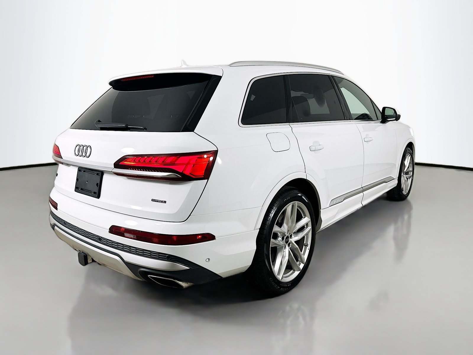 Certified 2025 Audi Q7 2.0T Premium w/ Premium Plus Package AWD/4WD image 5
