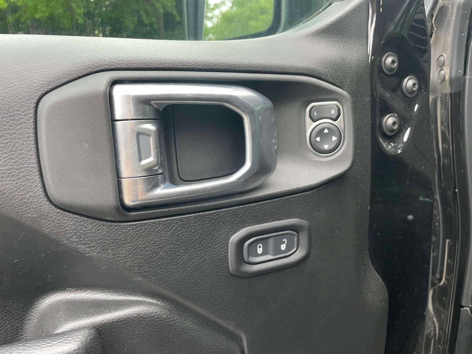 Used 2022 Jeep Gladiator Sport AWD/4WD image 17