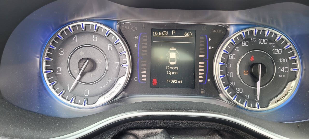 Used 2015 Chrysler 200 Limited w/ Convenience Group image 16