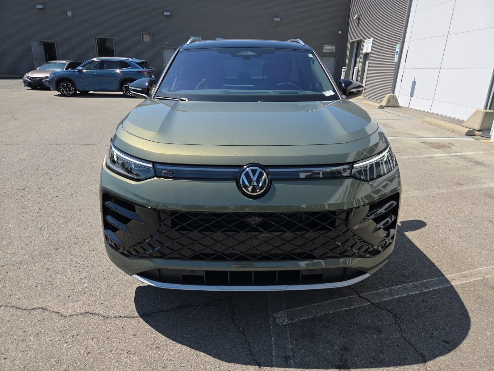 New 2026 Volkswagen Tiguan SEL R-Line AWD/4WD image 4