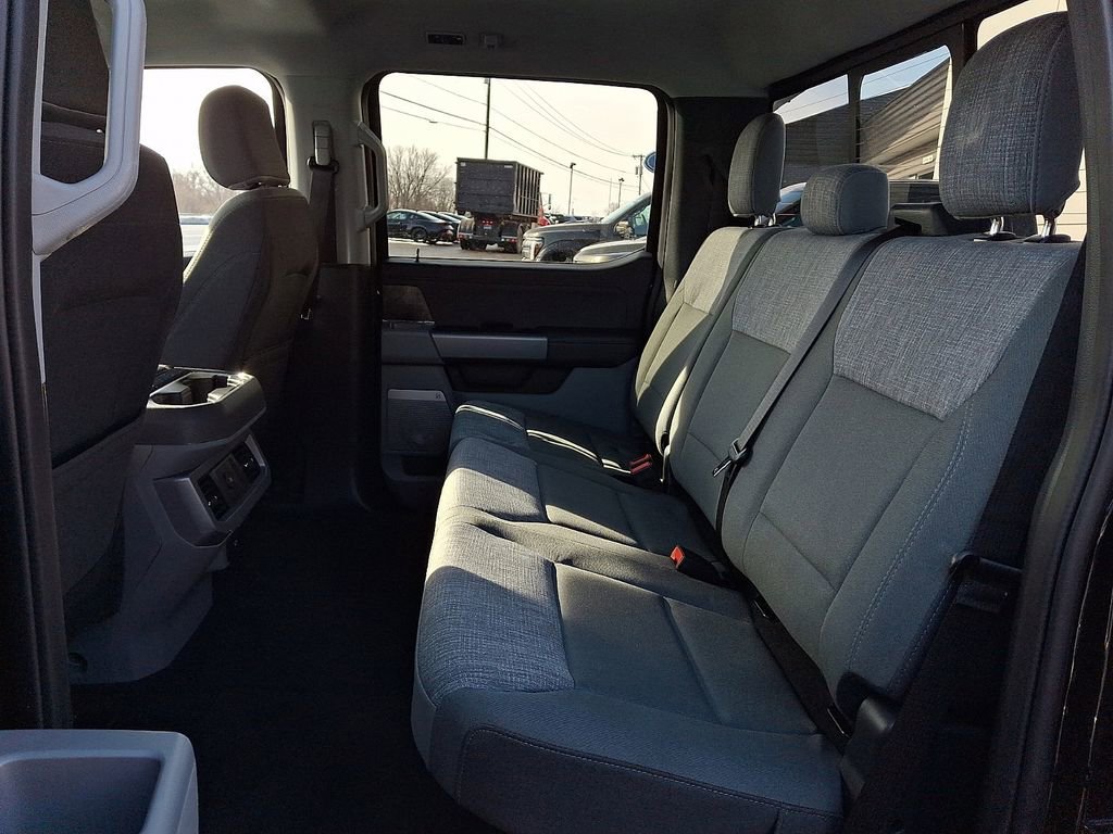 Used 2025 Ford F250 XLT w/ Black Appearance Package image 9