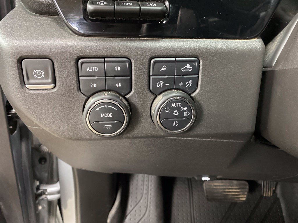 Used 2024 Chevrolet Silverado 1500 ZR2 w/ Technology Package AWD/4WD image 28