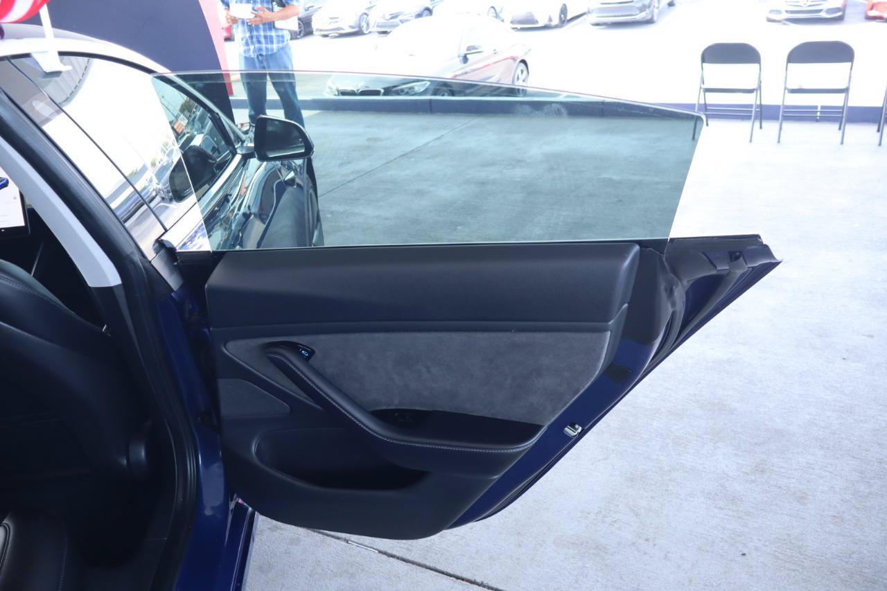 Used 2018 Tesla Model 3 Long Range RWD image 31