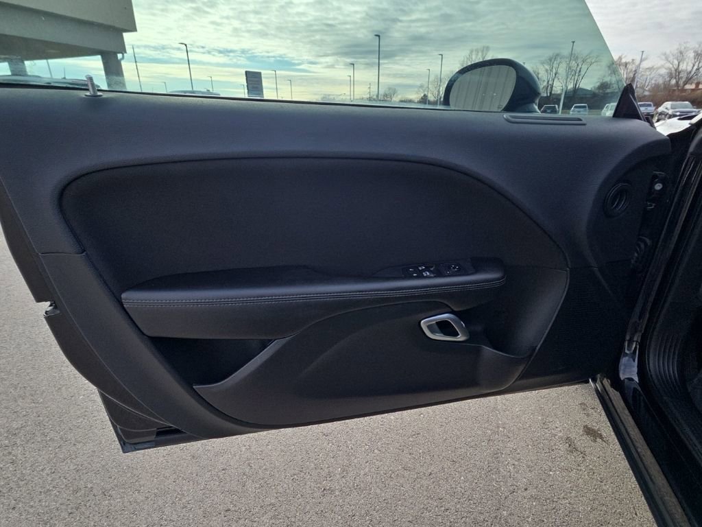 Used 2018 Dodge Challenger SXT image 12