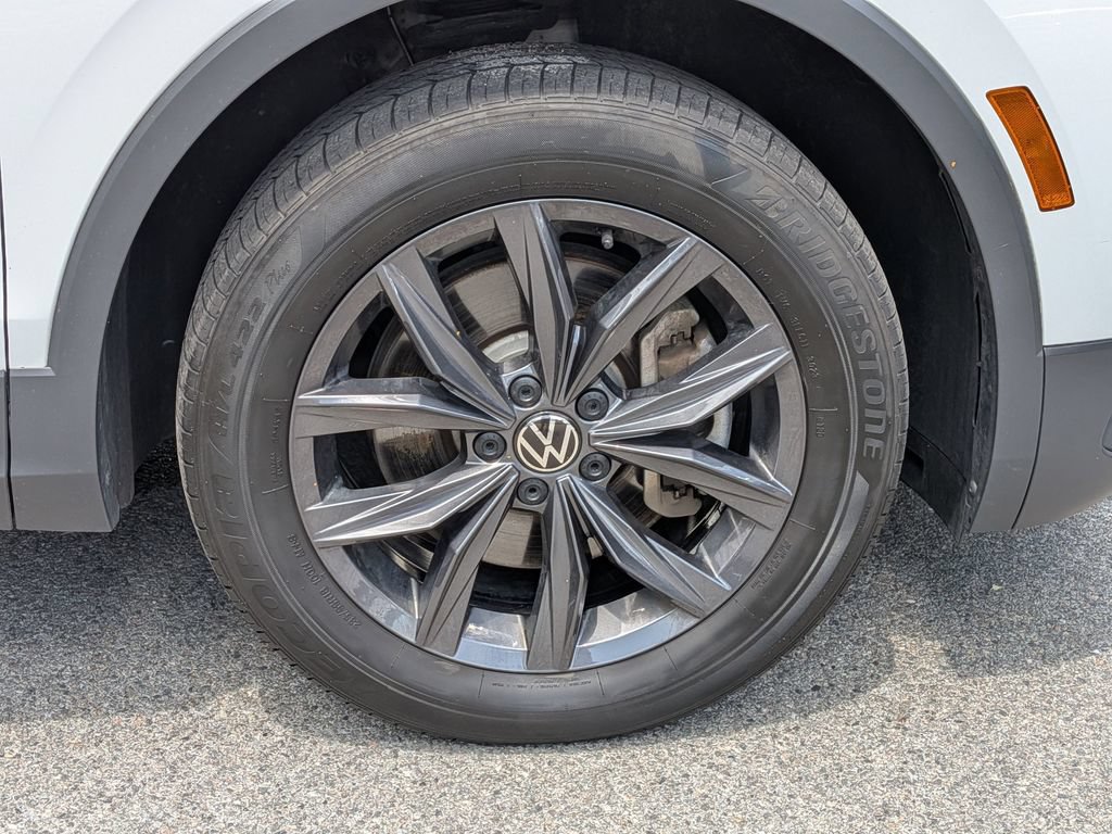 Used 2024 Volkswagen Tiguan SE AWD/4WD image 9