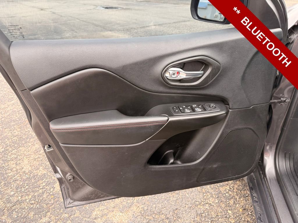 Used 2020 Jeep Cherokee Trailhawk w/ Comfort & Convenience Group image 14