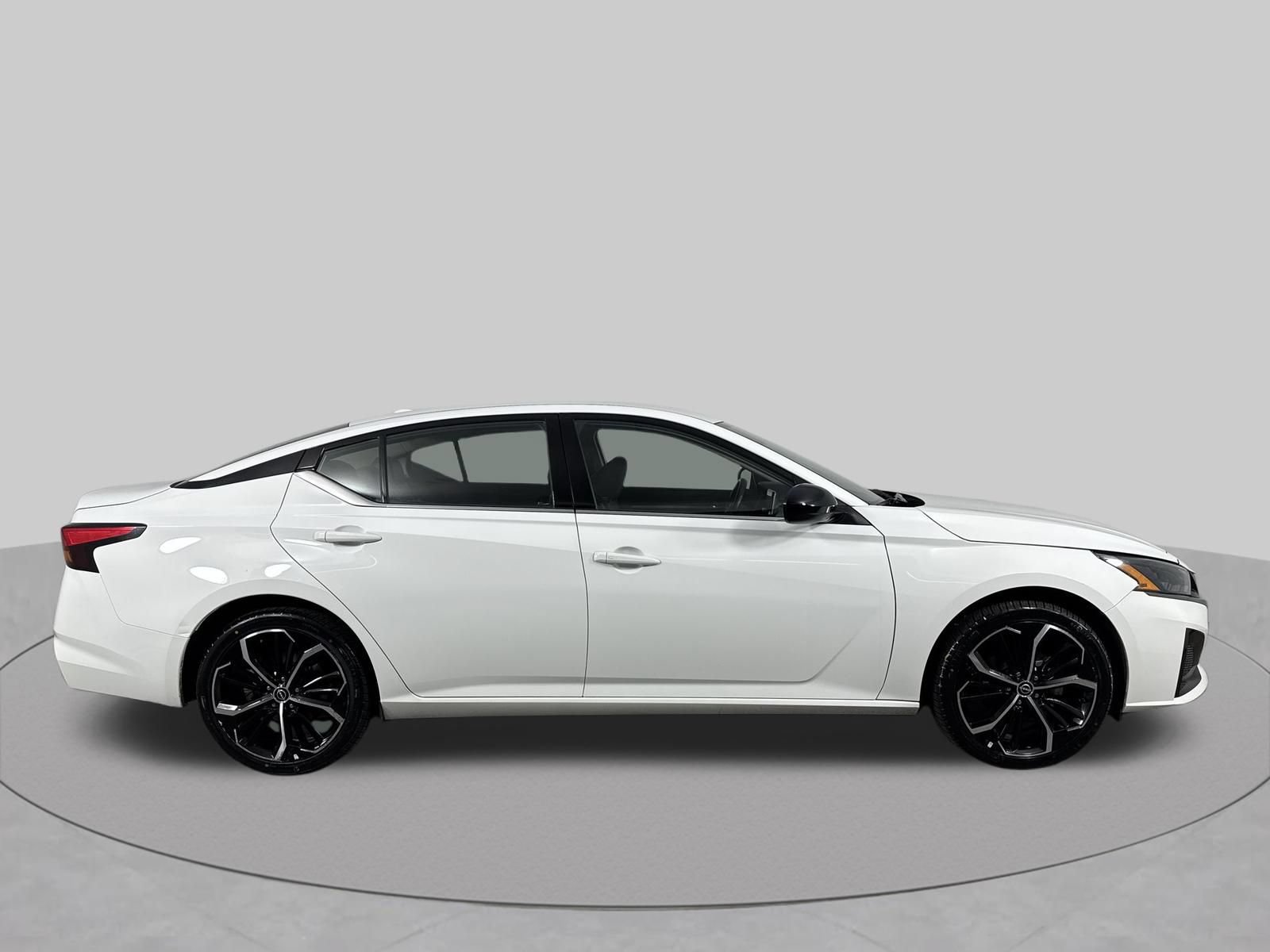 Used 2024 Nissan Altima 2.5 SR FWD image 34