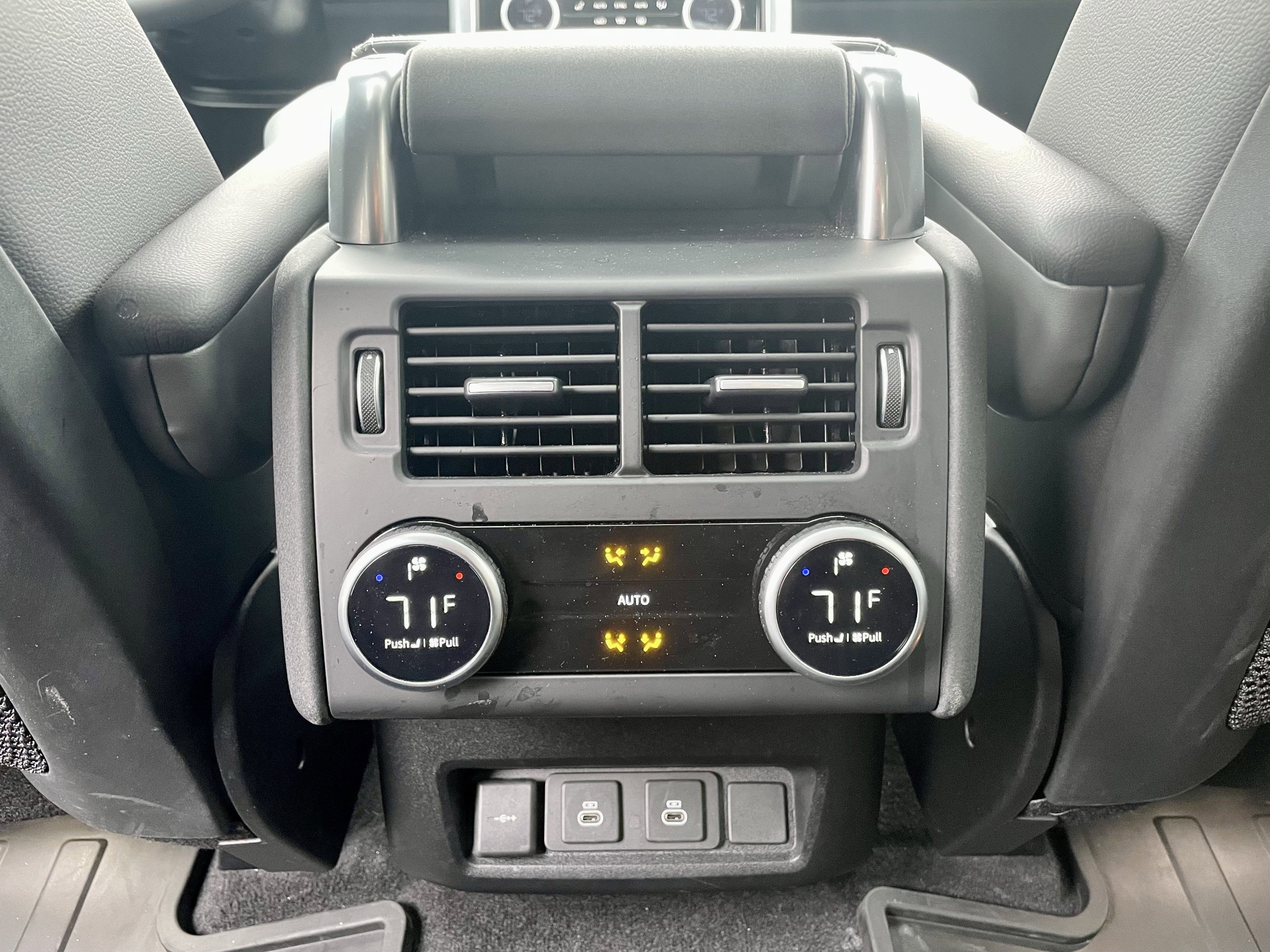 Used 2024 Land Rover Discovery Dynamic SE image 26