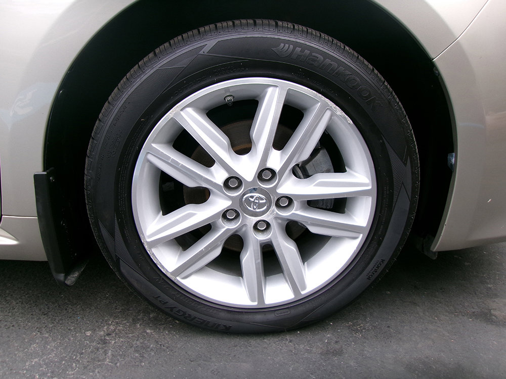 Used 2015 Toyota Avalon XLE w/ Preferred Accessory Package FWD image 7