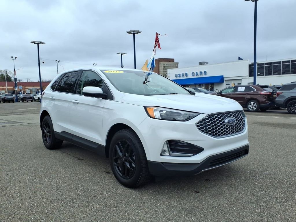 Used 2023 Ford Edge SEL w/ Convenience Package image 3