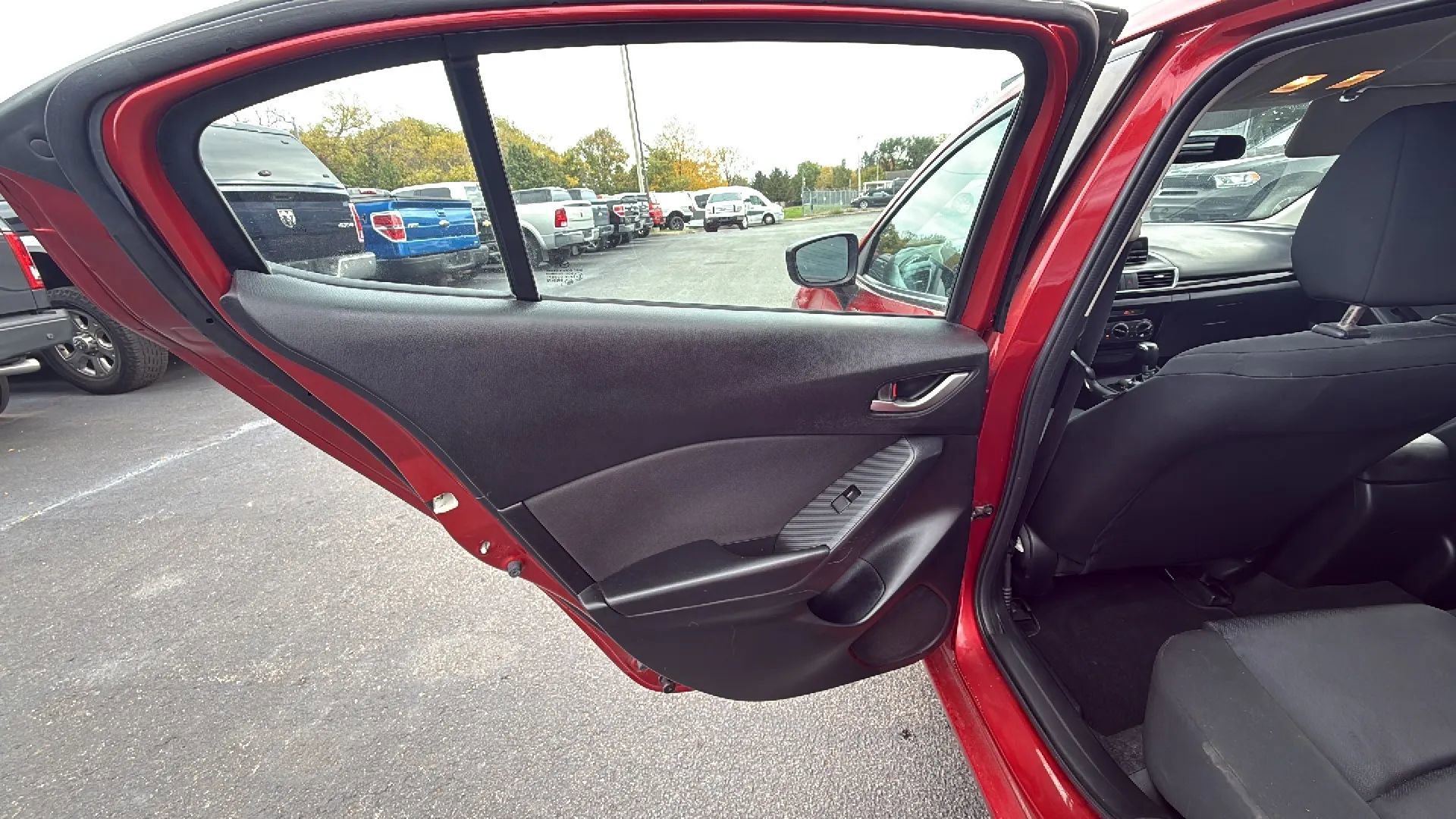 Used 2014 MAZDA MAZDA3 i Sport image 11