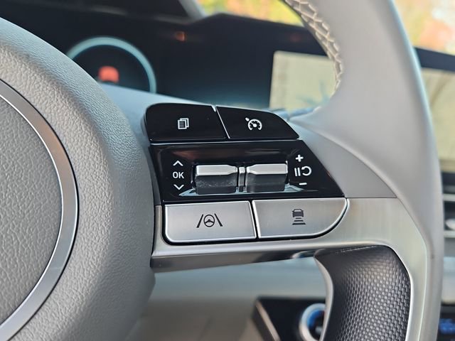 Used 2023 Hyundai Elantra SEL w/ Convenience Package image 24