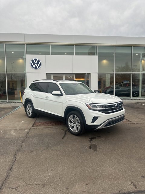 Used 2023 Volkswagen Atlas SE w/ Panoramic Sunroof Package image 2