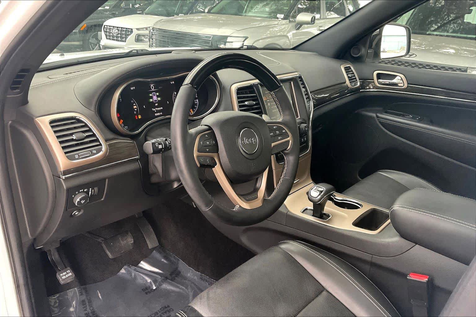Used 2015 Jeep Grand Cherokee Overland RWD image 18