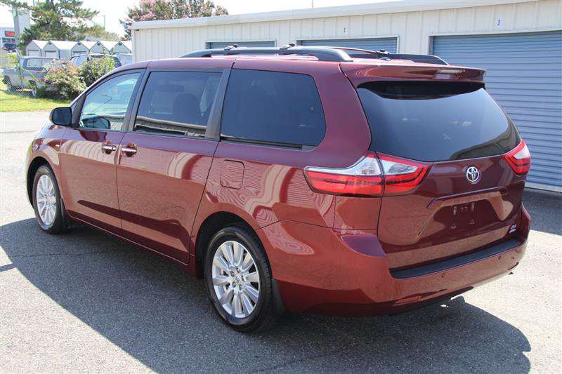 Used 2017 Toyota Sienna XLE Premium AWD/4WD image 7