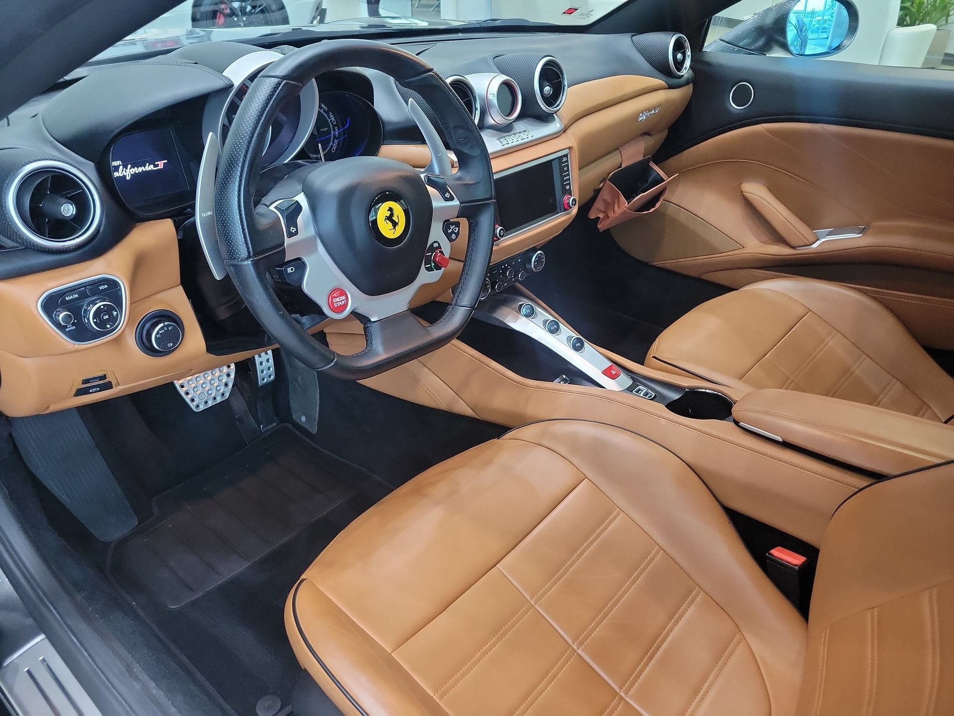 Used 2017 Ferrari California T RWD image 12
