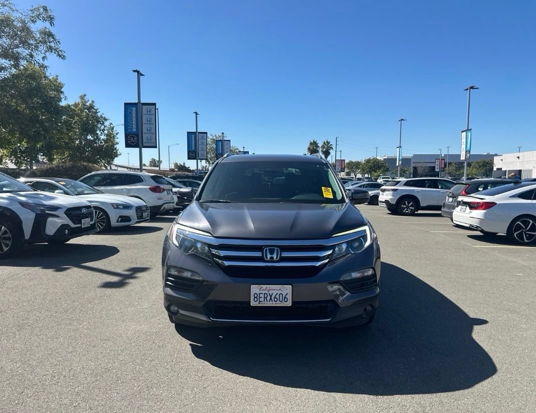 Used 2018 Honda Pilot Touring image 1