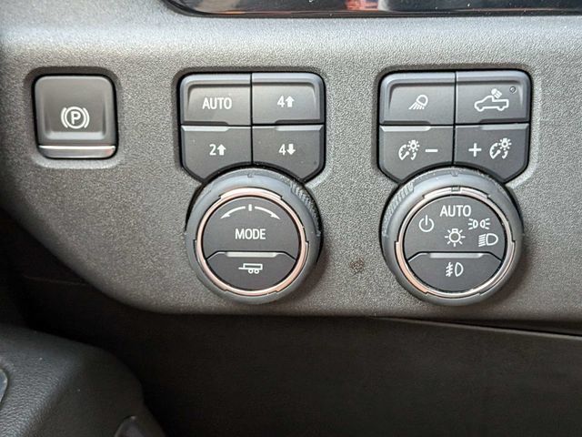 Used 2024 Chevrolet Silverado 1500 LTZ AWD/4WD image 29