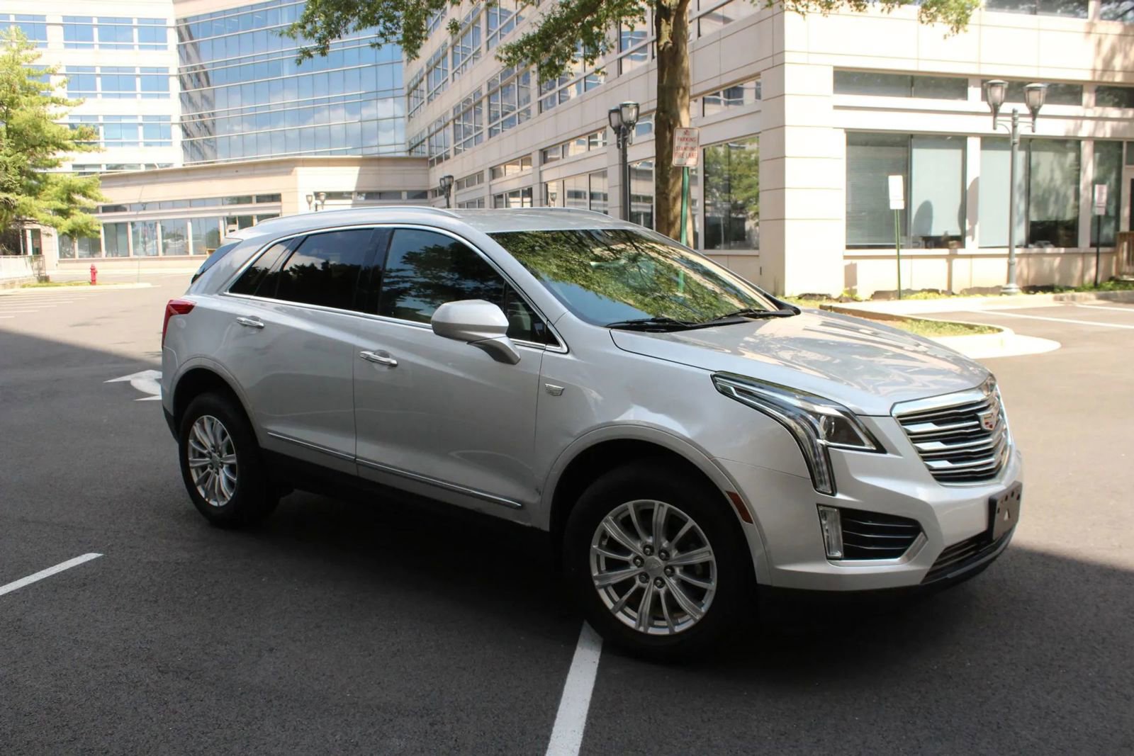 Used 2018 Cadillac XT5 AWD image 2