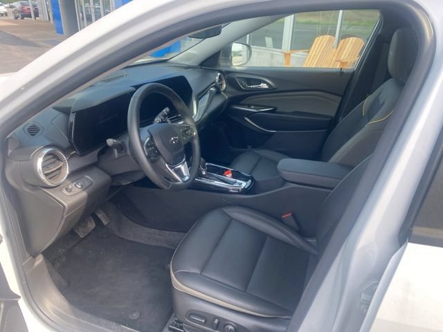 Used 2025 Chevrolet Trax ACTIV w/ Sunroof Package FWD image 7
